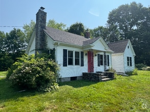 Building Photo - 63 School House Rd