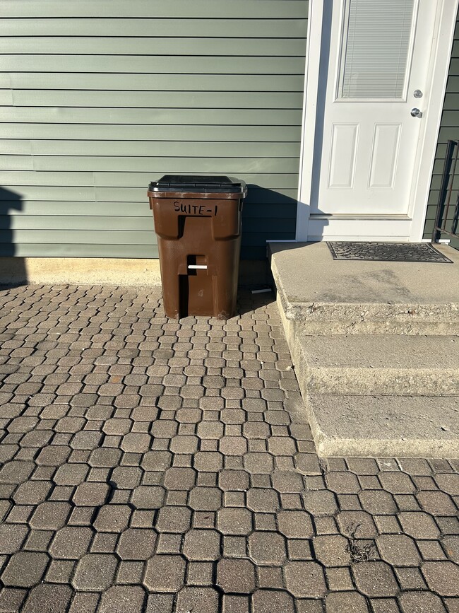 Building Photo - 105 Wapak St