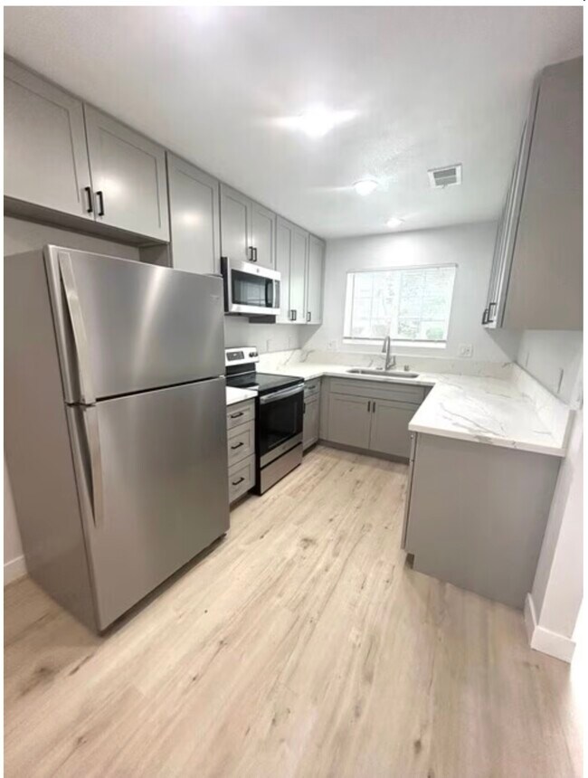 Foto del edificio - Foothill Manor Townhomes