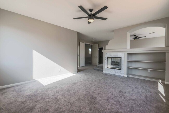 Foto del edificio - Seven Hills Remodeled 4 Bedroom Pool Home!