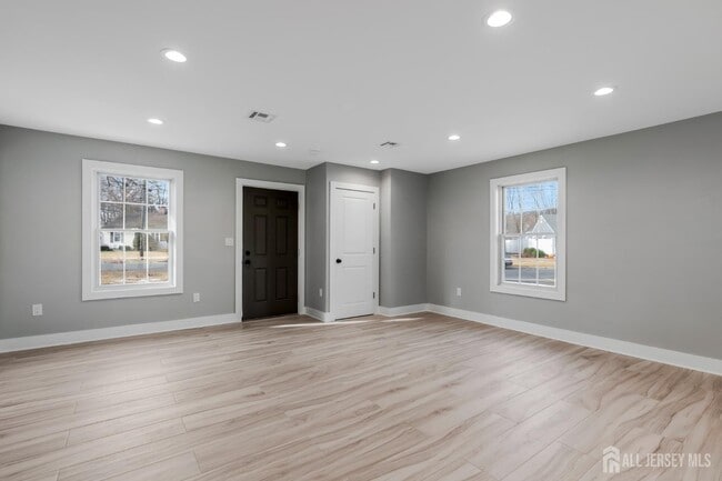 Building Photo - 20 Louis Ave