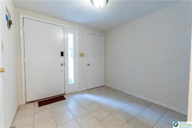 Building Photo - 8315 Countryside Ln