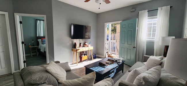 Room in Duplex on Jones Ave NW - Room in Duplex on Jones Ave NW Townhome