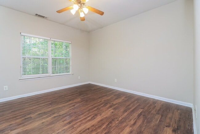 Building Photo - 204 Ranier Ct.