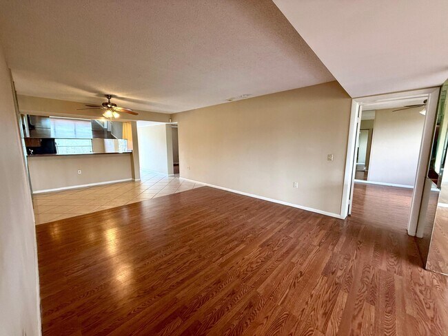 Foto del edificio - 3525 Village Blvd