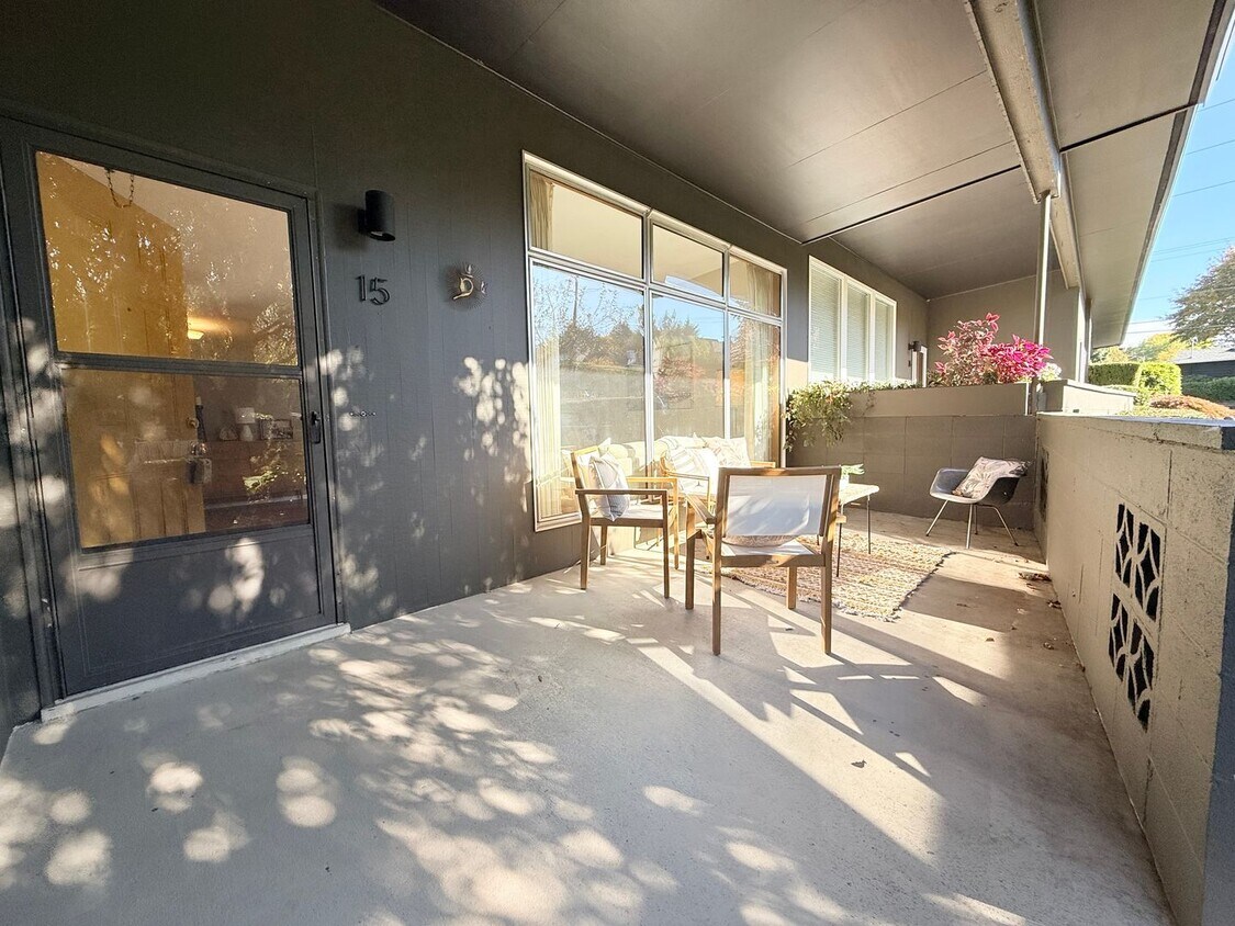 Foto principal - Charming 2 Bedroom Condo in SW Portland!