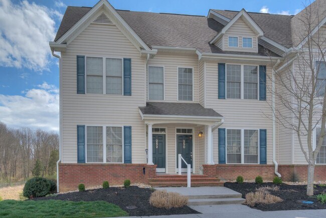 Foto del edificio - 250 Sheliah Ct