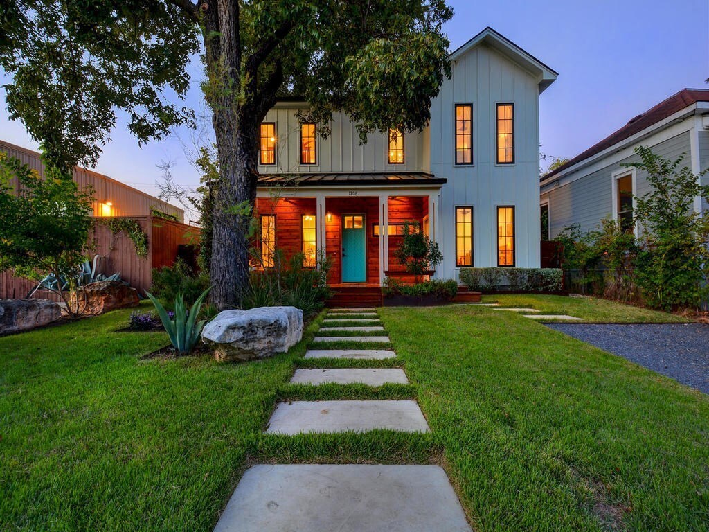 Foto principal - 1208 E 3rd St