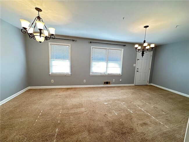 Building Photo - 364 Navarre Dr