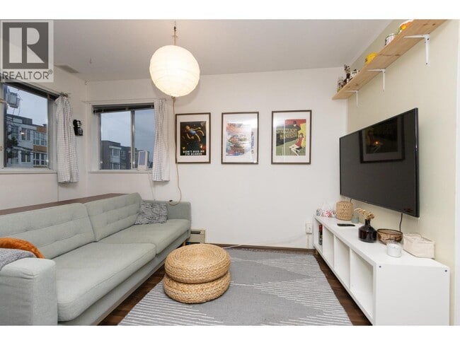 Building Photo - 33 N Templeton Dr