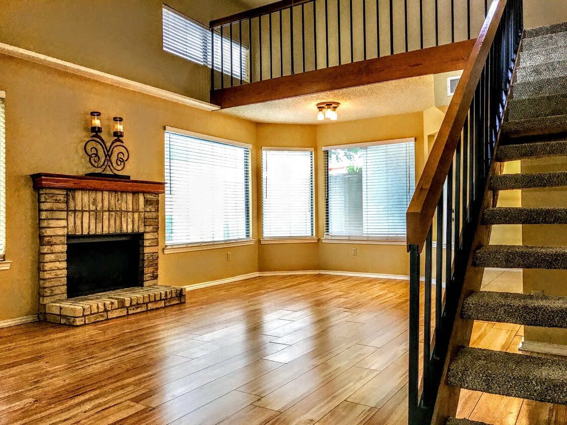 18040 Midway Rd, Dallas, TX 75287 Townhome Rentals in Dallas TX