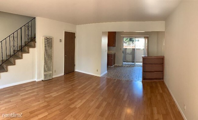 Foto del edificio - 2 br, 1 bath Apartment - 211 Easy St 3 Unit 3