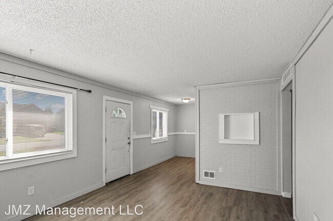 Building Photo - 3 br, 1 bath House - 6516 Oak St