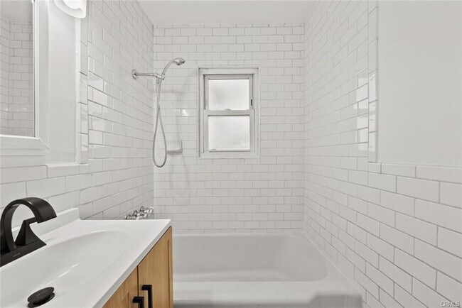 Foto del edificio - 1200 N 3rd St