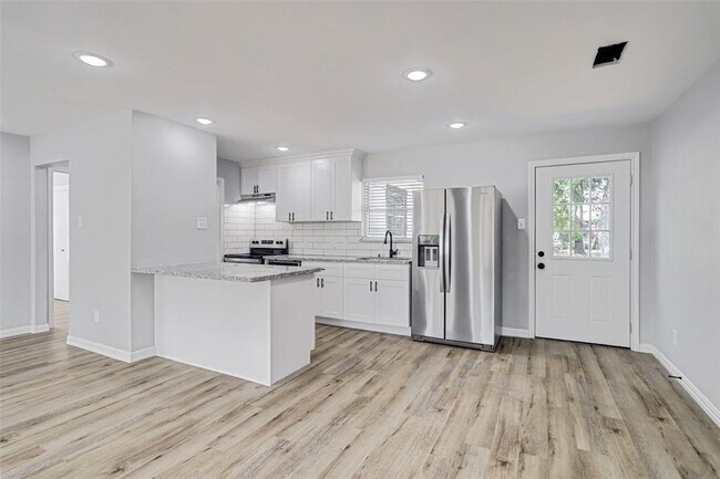 Foto del edificio - 1310 Birchwood Dr