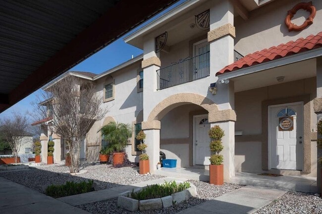 Building Photo - 113 Ramon Cardenas Dr
