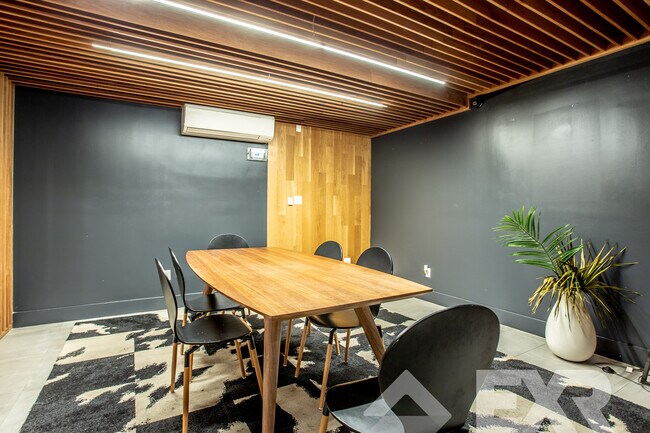Foto del edificio - 620 Parkside Ave