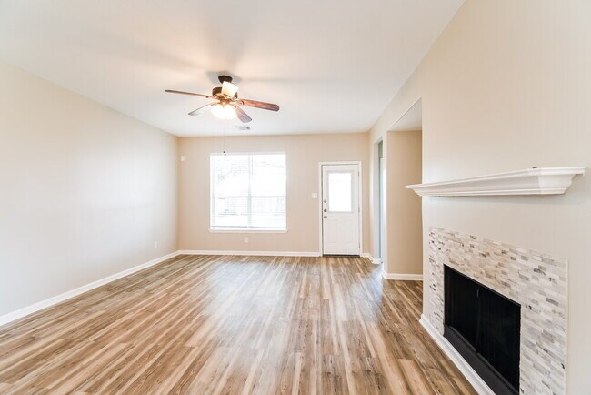 Foto del edificio - 302 Glade Bridge Ln
