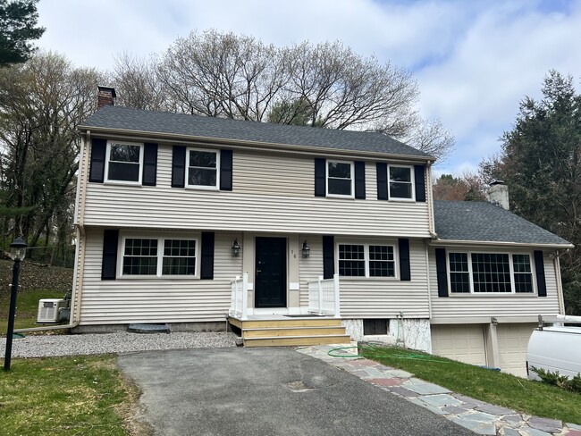 Building Photo - 16 Elm St