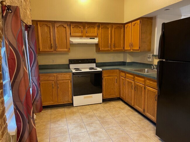 Very Large Kitchen - 523 Saint Philip St