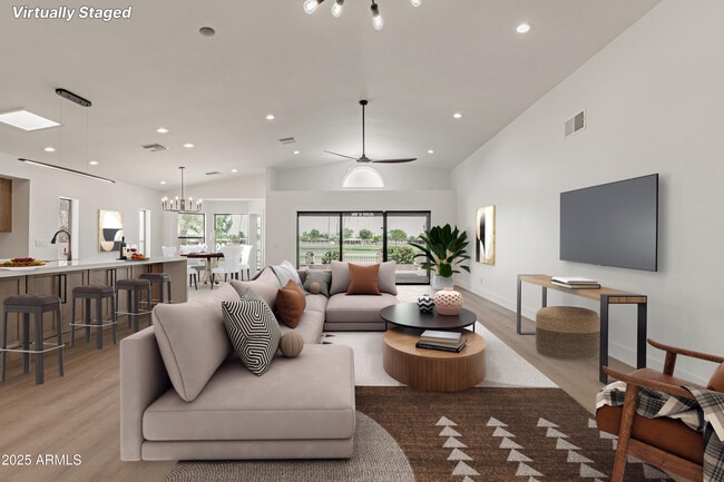 Foto del edificio - 8883 E Fairway Blvd