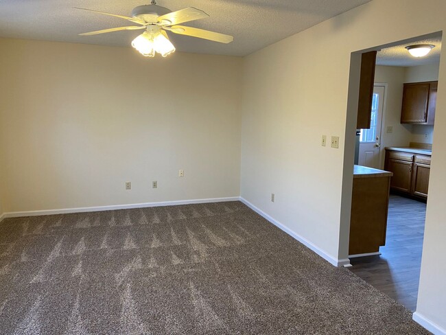 Building Photo - 2BR 1.5BA single story condo located near ...