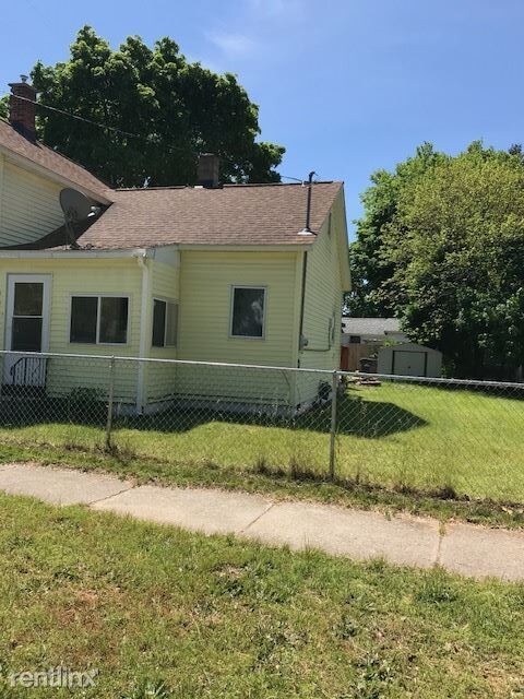 Building Photo - 3 br, 1 bath House - 655 E Isabella Ave