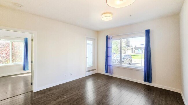 Building Photo - 2.0 bedroom in Calgary Alberta T3R 0W4