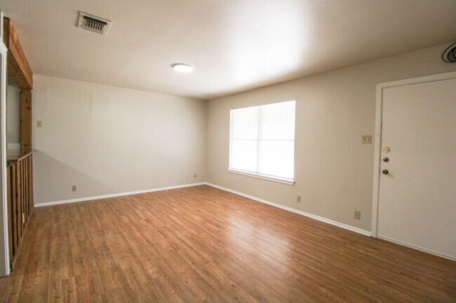 Building Photo - 4102 Waikiki Dr