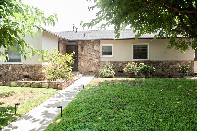 Building Photo - 7400 Oak Park Ave
