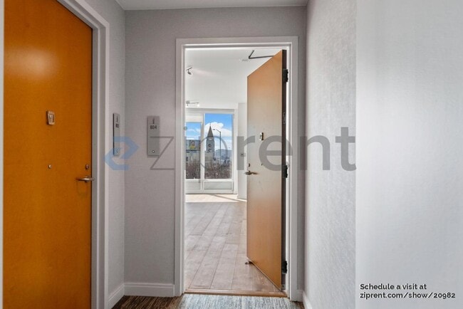 Building Photo - 425 1st St