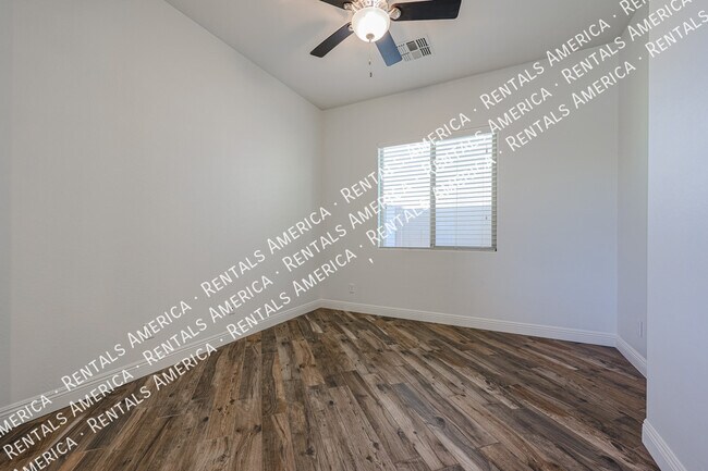 Foto del edificio - 4121 E Yellowstone Pl