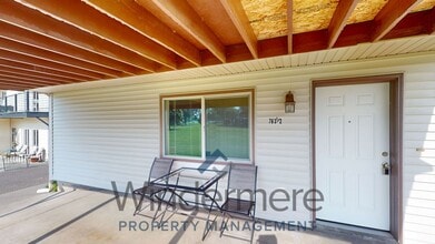Building Photo - 763 1/2 Village Way