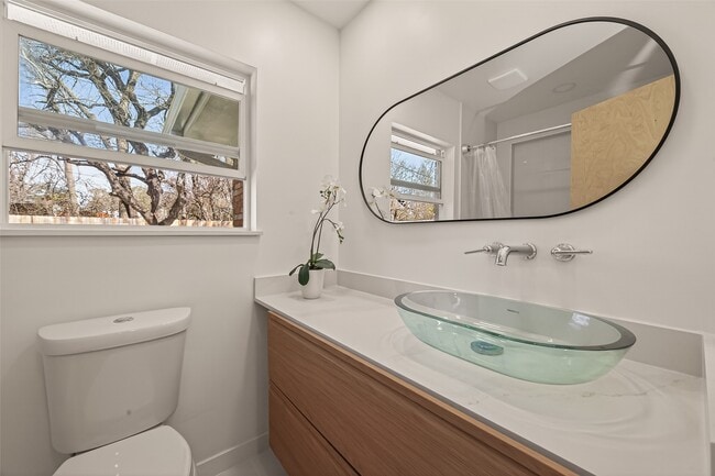 Building Photo - 339 E Delz Dr