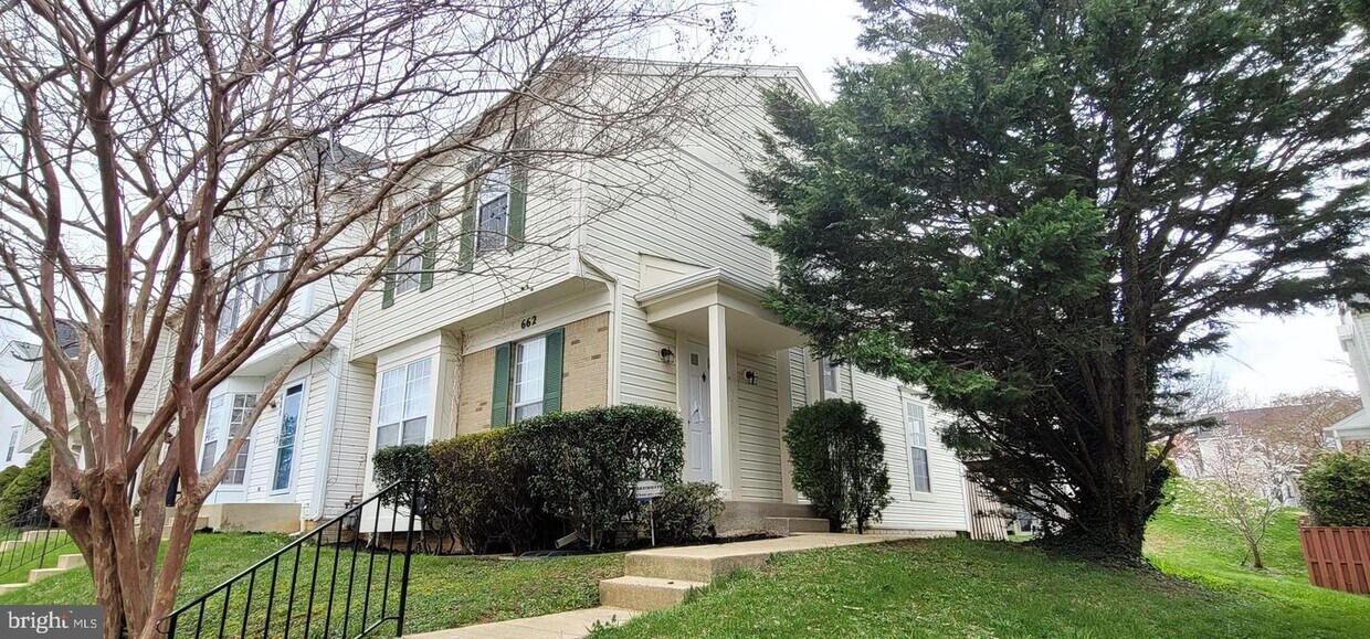 662 Lucky Leaf Cir, Catonsville, MD 21228 Townhome Rentals in