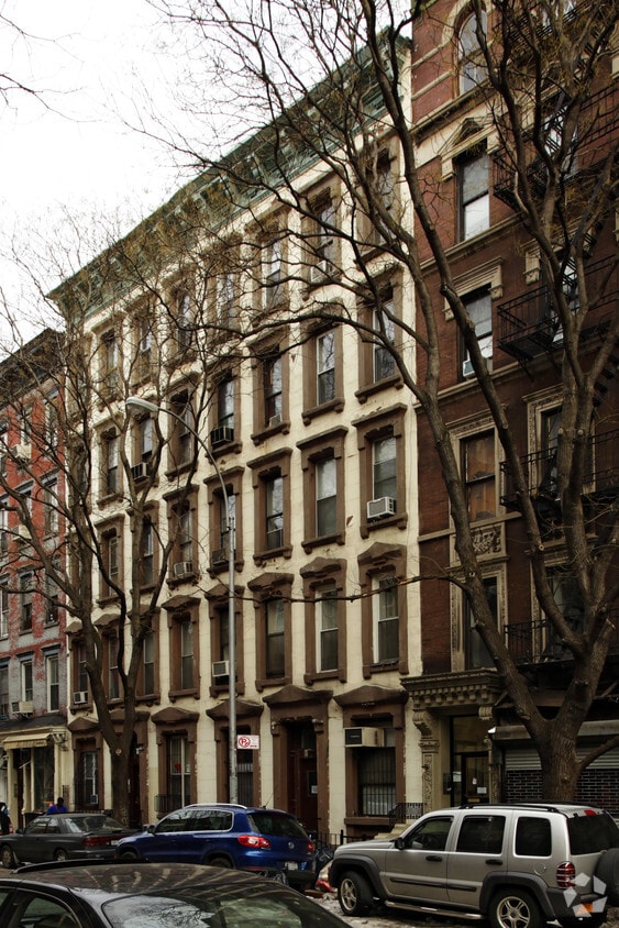 Building Photo - 235 E 5th St