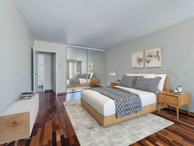 Building Photo - 2913 N Sheridan Rd