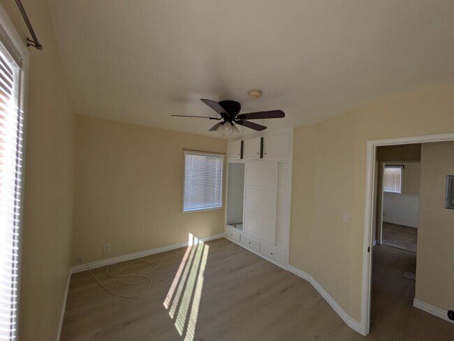 Foto del edificio - 1437 E Maple St