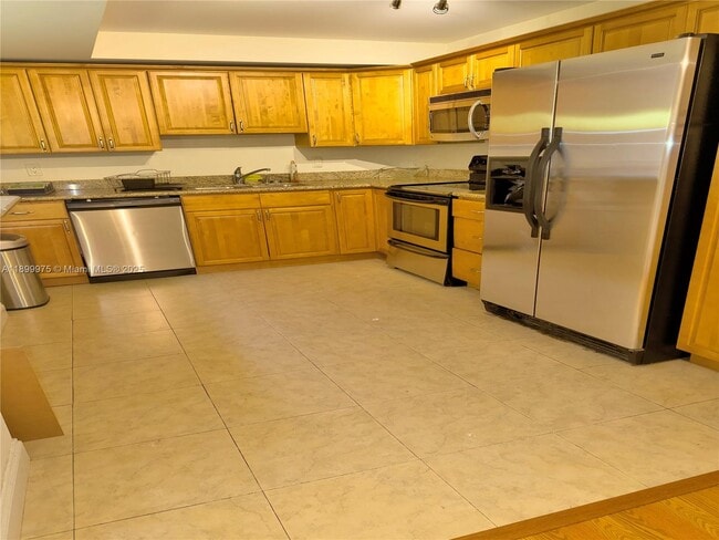 Building Photo - 400 Leslie Dr