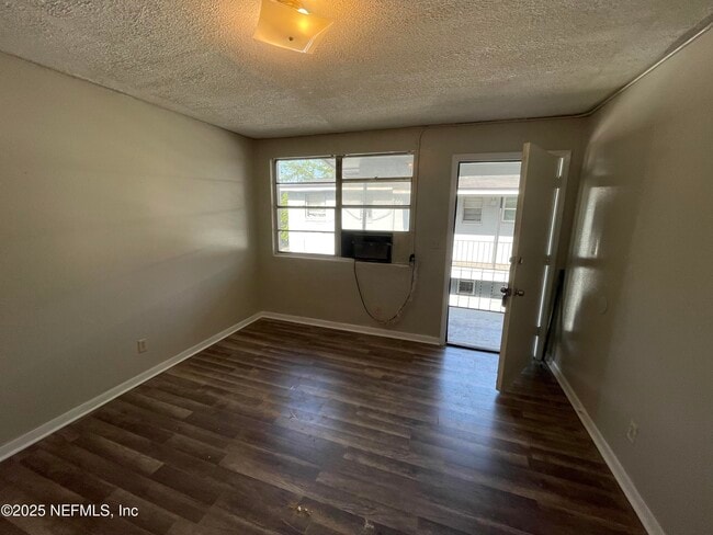 Foto del edificio - 1624 W 36th St