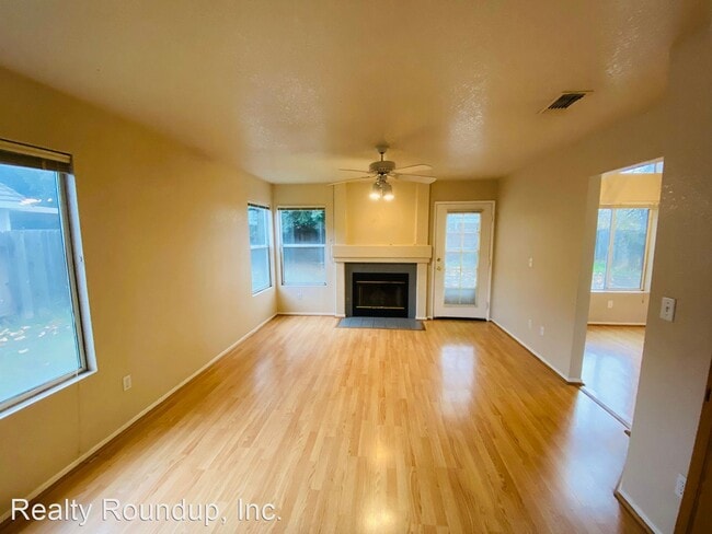 Building Photo - 3 br, 2.5 bath House - 8314 Windswept Ct
