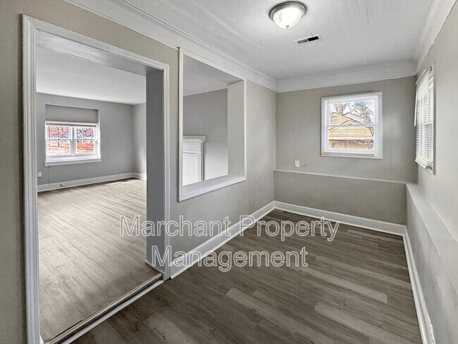 Building Photo - 13 Brookforest Dr