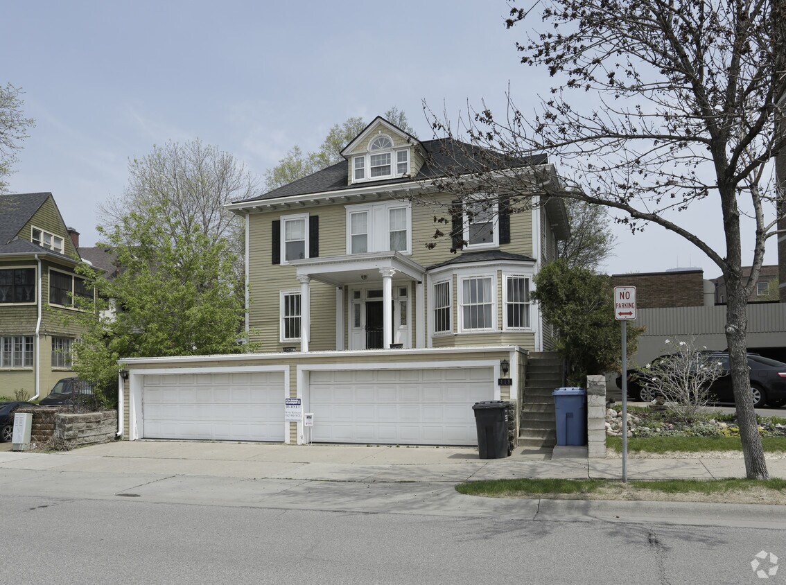 Foto del edificio - 428 Groveland Ave