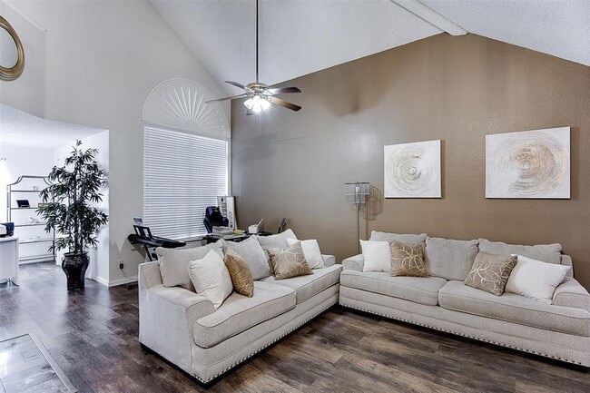 Building Photo - 2927 Chanute Dr