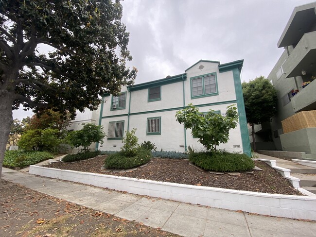 Foto del edificio - 269 S Doheny Dr