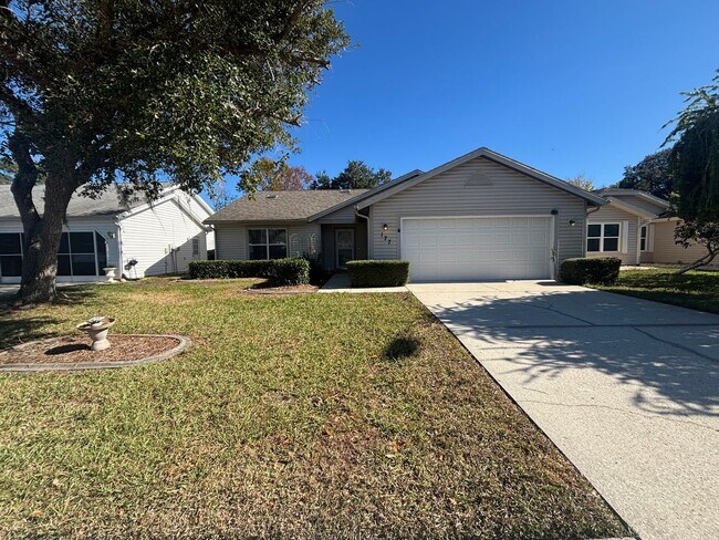 Foto del edificio - Waterfront Living in The Moorings at Point O' Woods! 3/2 ***Won't Last***