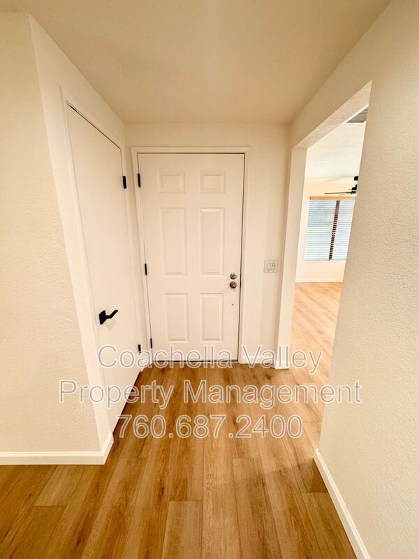 Building Photo - 41595 Navarre Ct