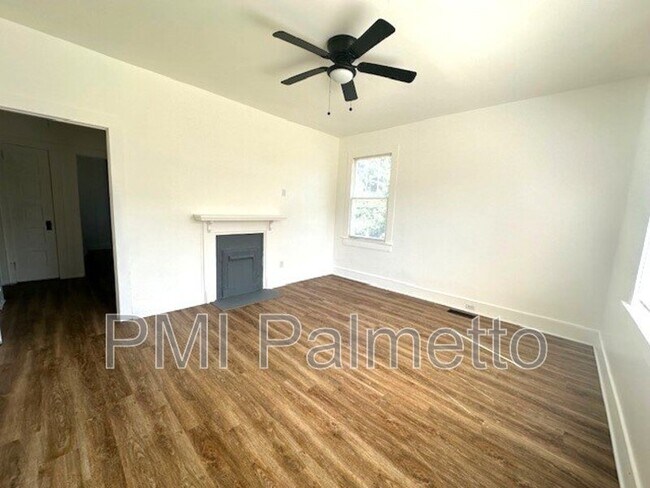 Foto del edificio - 188 Columbia Rd