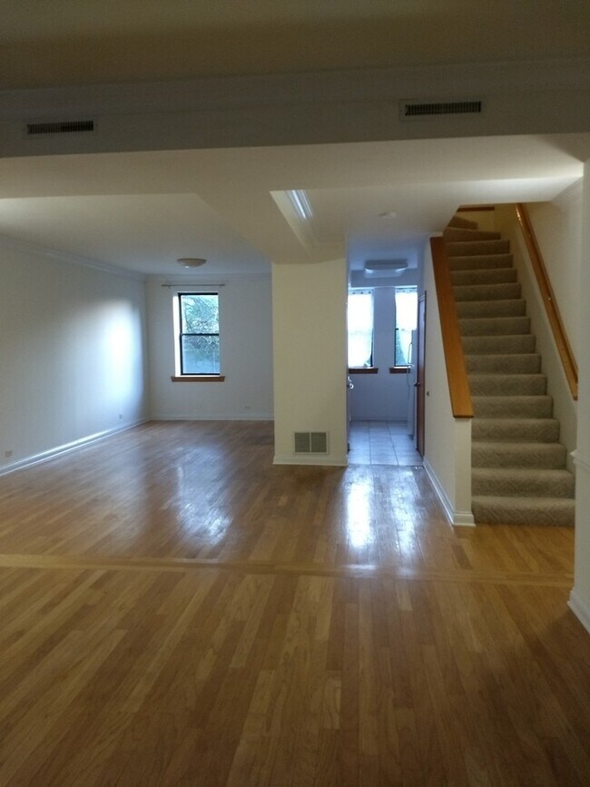 Building Photo - 4938 S Drexel Blvd
