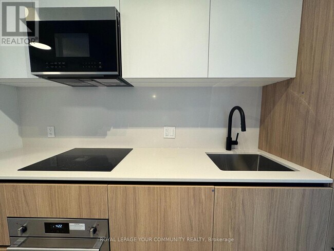 Building Photo - 35 Parliament St